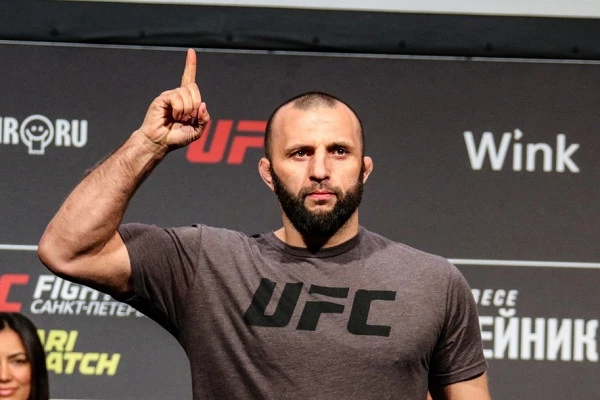 Боец UFC опозорился на кавказской свадьбе
